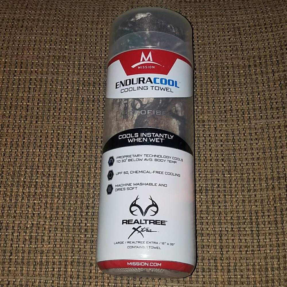 NIB Mission Realtree Xtra cooling towel